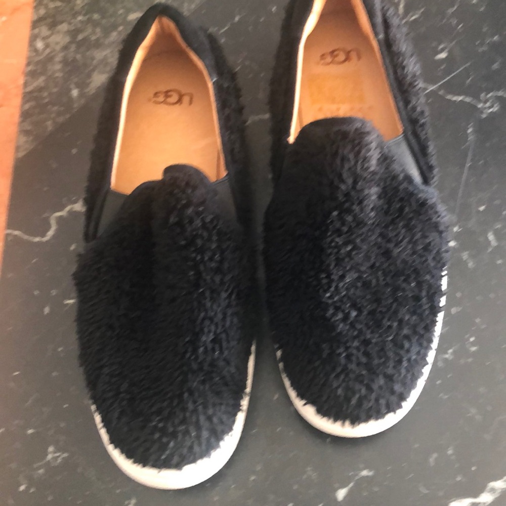 UGG black comfort tennis shoes NWOT size 6.5